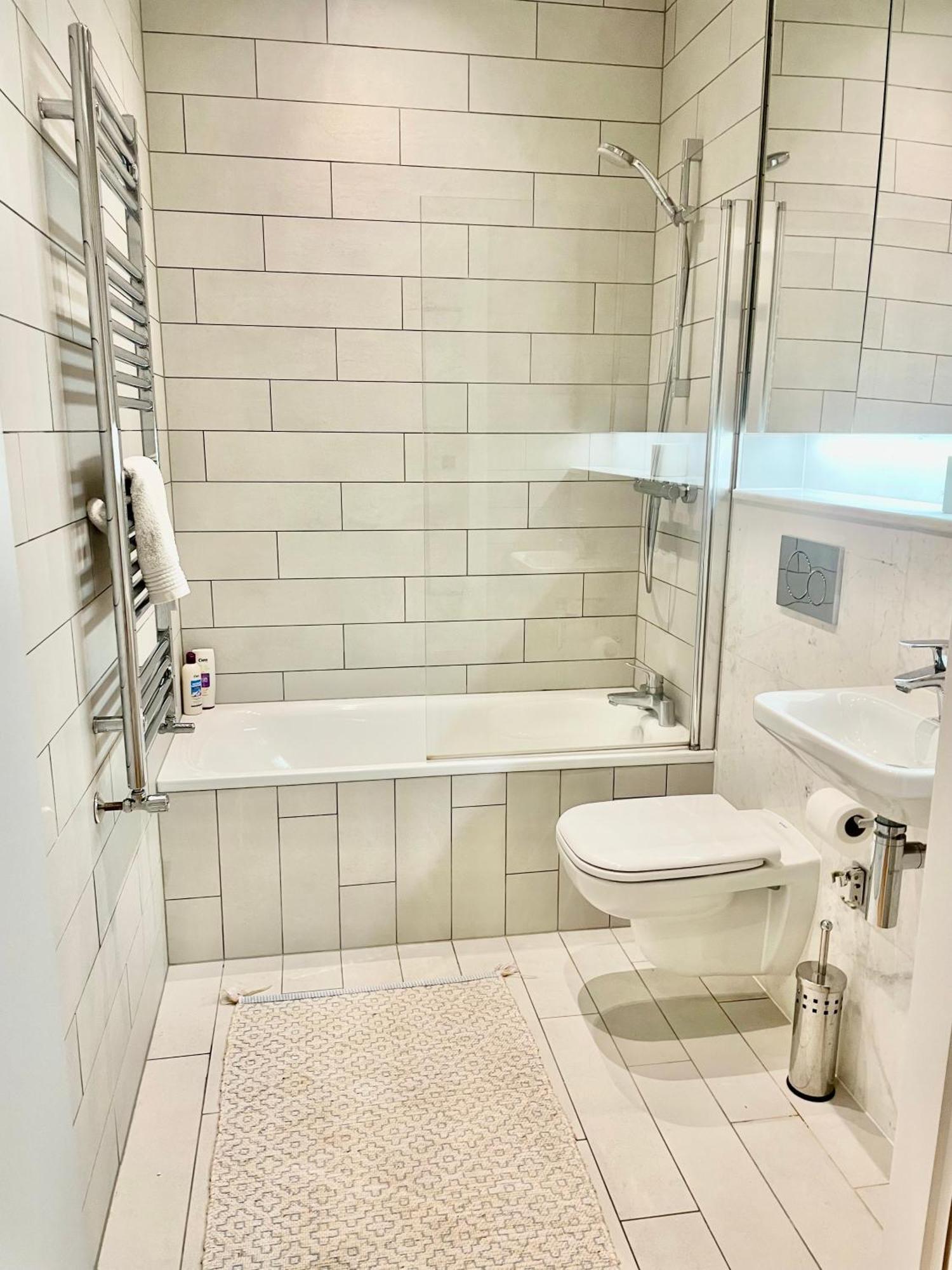 Séjour chez l'habitant Modern Ensuite Double Bedroom Dublin